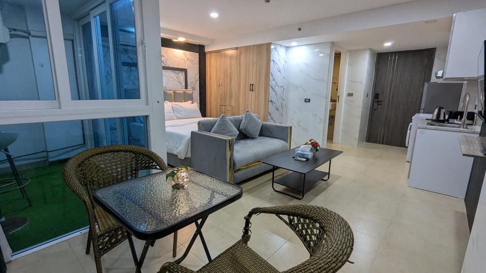 Luxury Studio Resort Pool Centara Avenue Apartment in Pattaya City