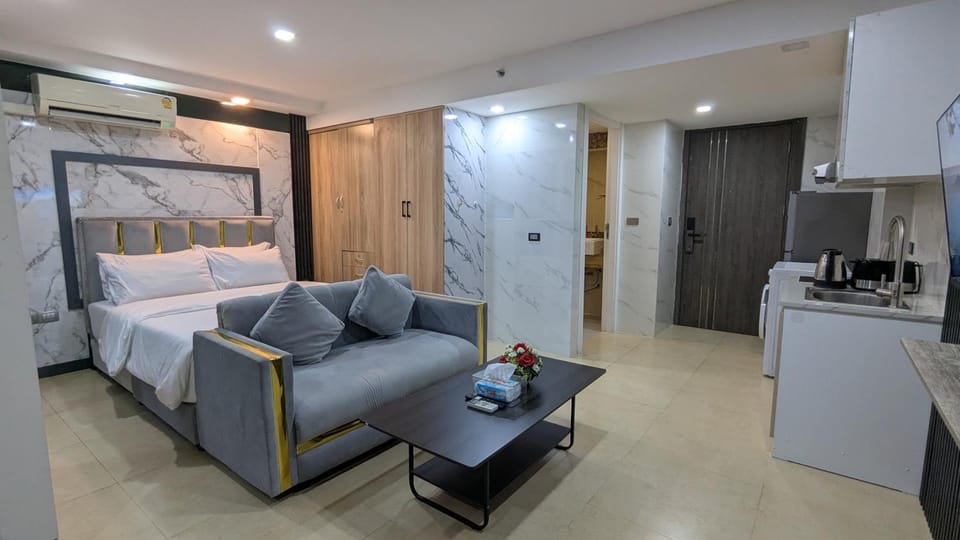 Luxury Studio Resort Pool Centara Avenue Apartment in Pattaya City
