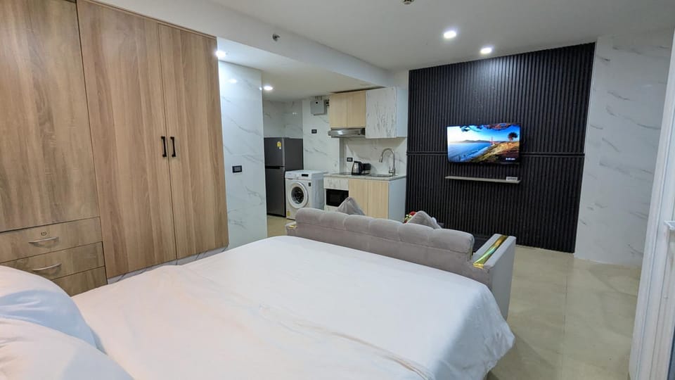 Luxury Studio Resort Pool Centara Avenue Apartment in Pattaya City