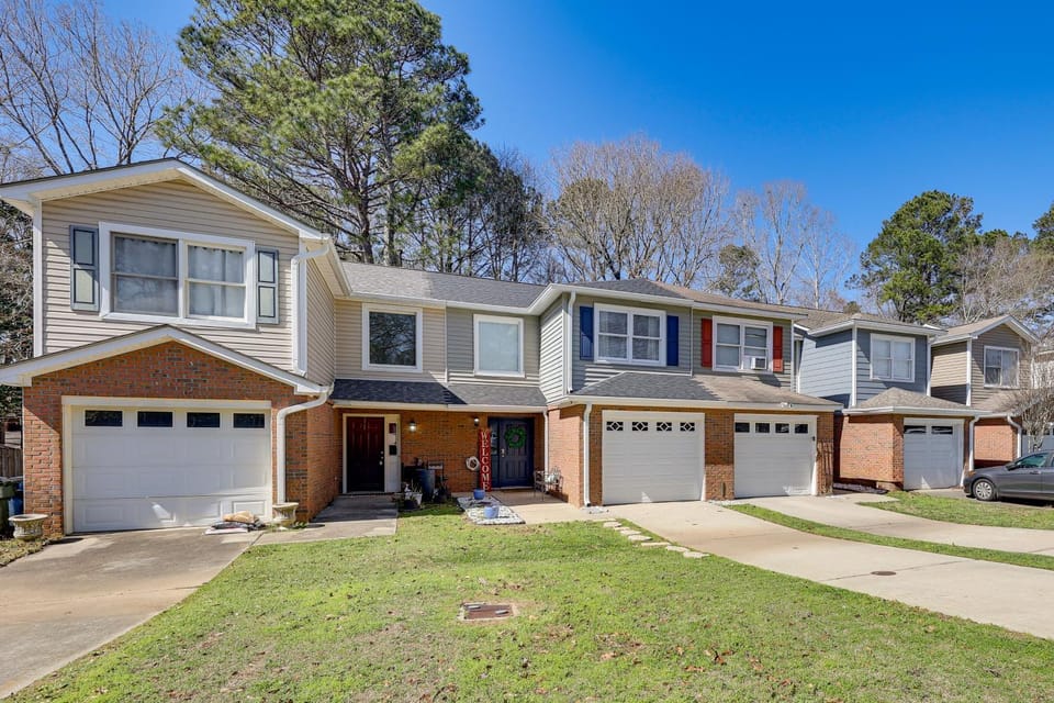 Great for Families! Quiet Auburn Getaway w/ Deck House in Auburn