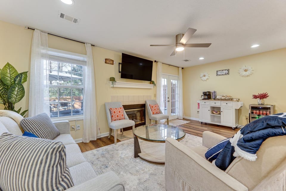 Great for Families! Quiet Auburn Getaway w/ Deck House in Auburn