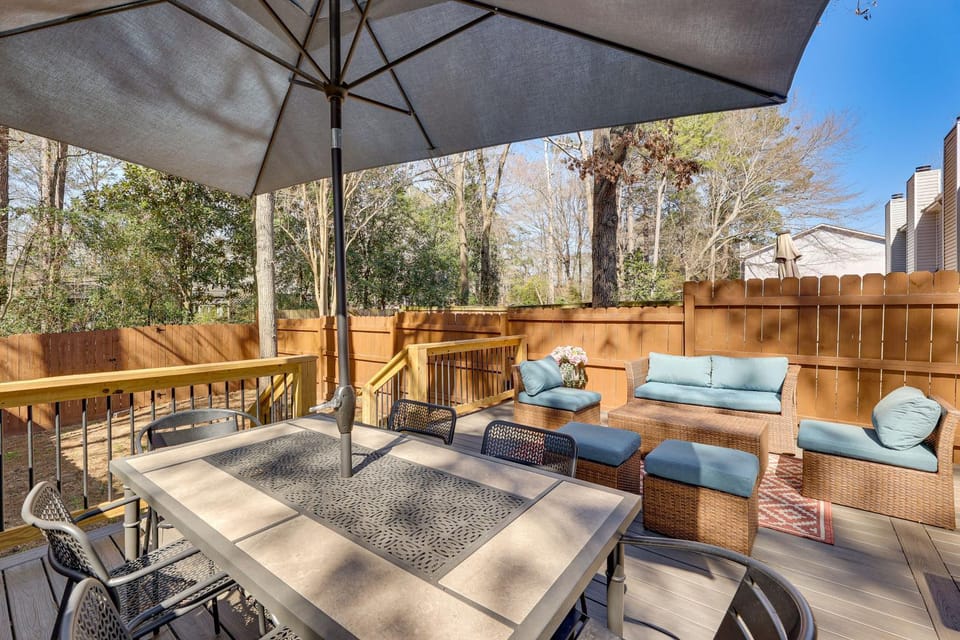 Great for Families! Quiet Auburn Getaway w/ Deck House in Auburn