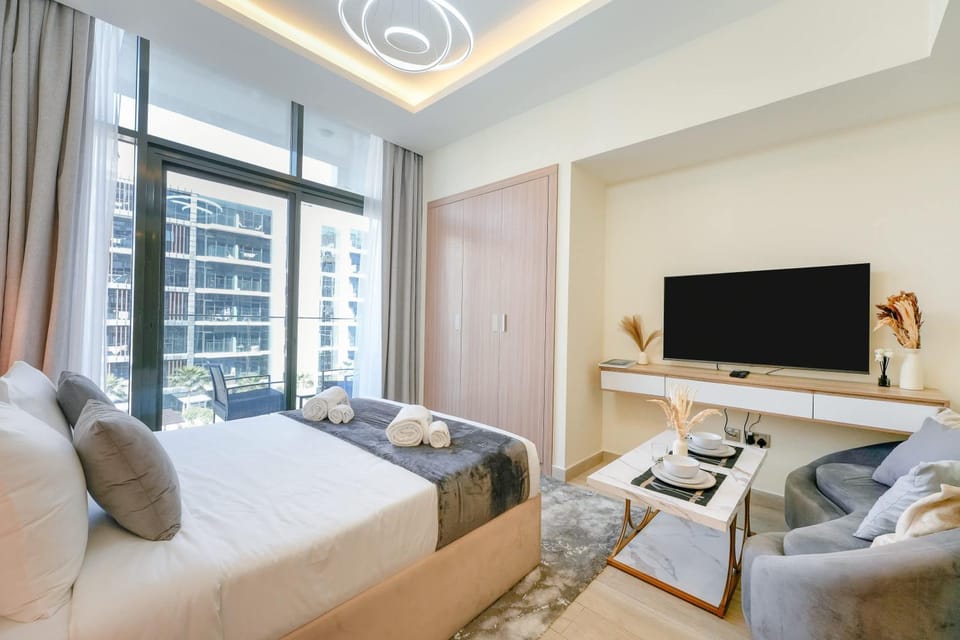 Bed, TV and multimedia, Living room, Photo of the whole room, Seating area, Evening entertainment, Bedroom