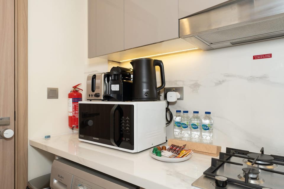 Coffee/tea facilities, Kitchen or kitchenette, oven, stove, toaster