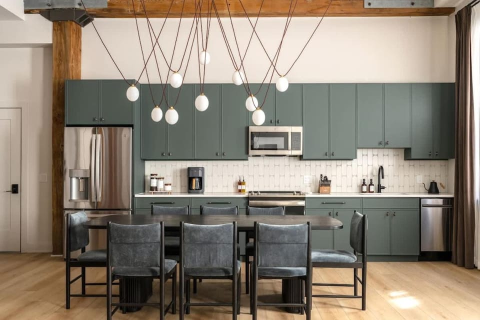 The Artisan's Duplex - 8Bed -5Bath with 2 Car Parking House in Philadelphia