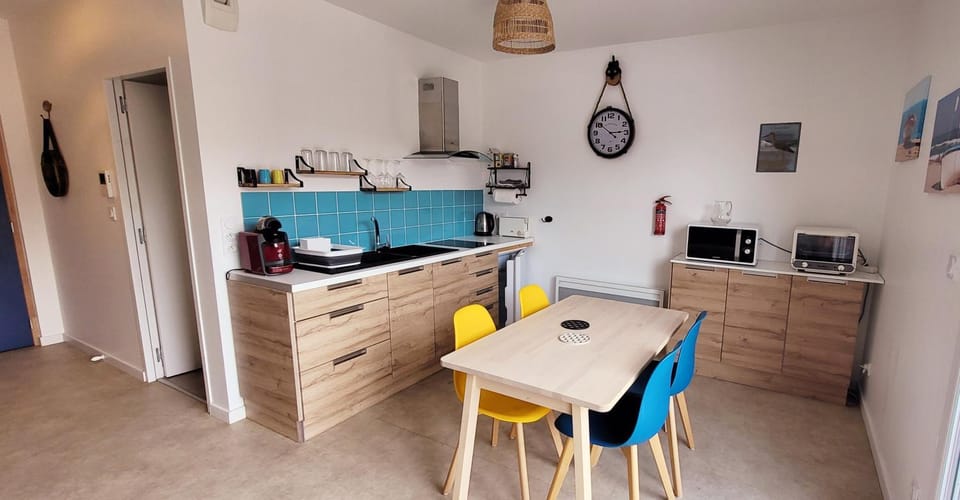 Property building, Kitchen or kitchenette, Living room