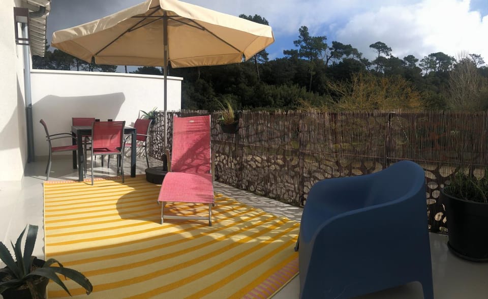 Property building, Balcony/Terrace, Living room