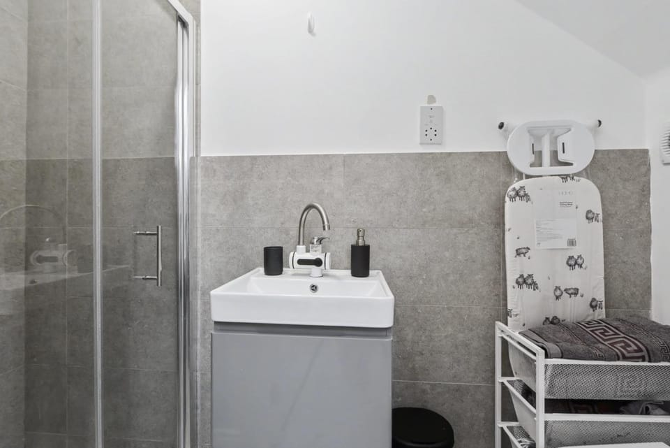 Studio w En-Suite Norwood junction kings Rd 4 Apartment in Croydon