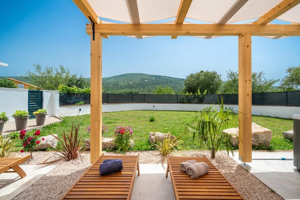 Holiday house with heated pool Villa in Split-Dalmatia County