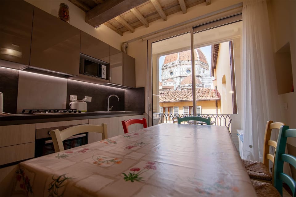 Vista Duomo, Terrazzino privato, 3 camere, 3 bagni Apartment in Florence