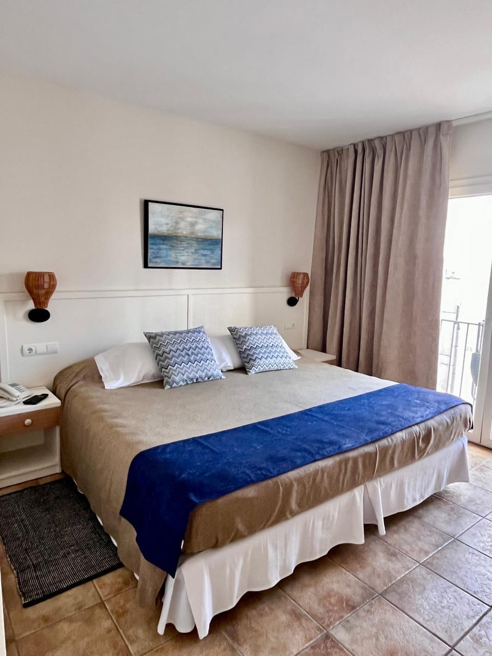 Bed, Photo of the whole room