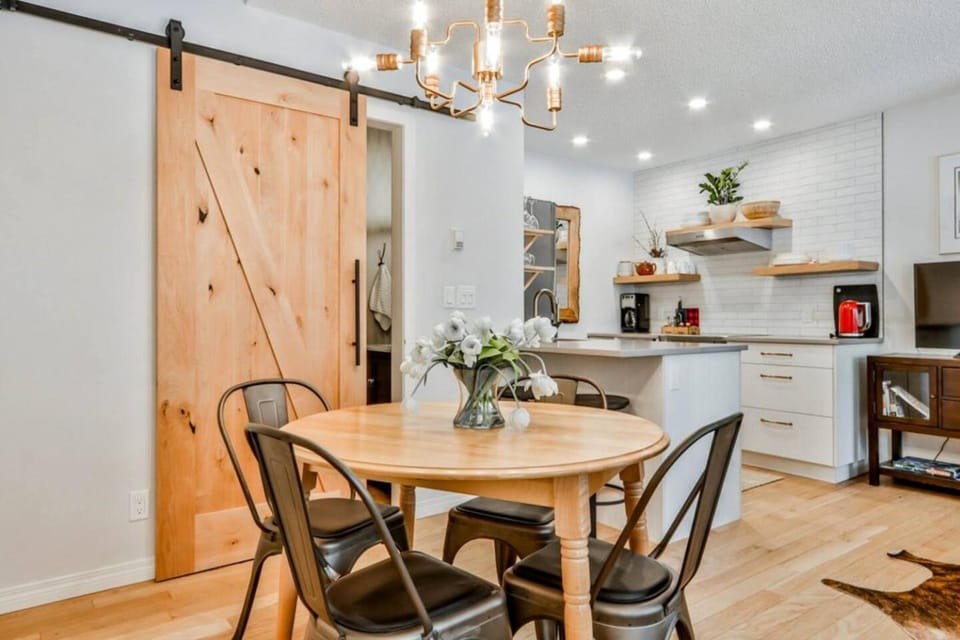 A Rustic Modern Mountain Condo - 2 bed, 2-Level Apartment in Canmore