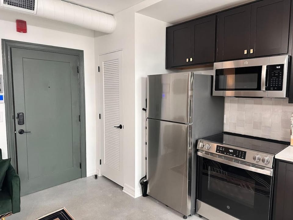 Gilded Skyline, Walk Everywhere, 7th-Floor Views Apartment in Chattanooga