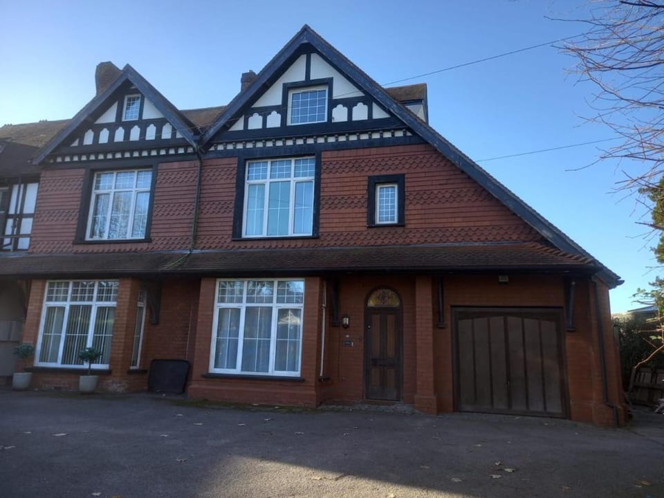 4 Bed Modern Period Styled Home - Easy City Access House in Cardiff