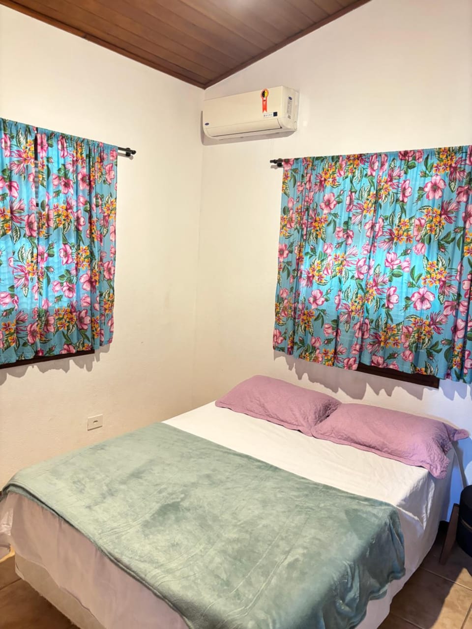 TV and multimedia, Photo of the whole room, Bedroom, air conditioner