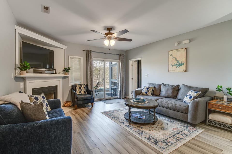 Smith Mtn Lake Fun! Resort-Style Family Retreat House in Smith Mountain Lake