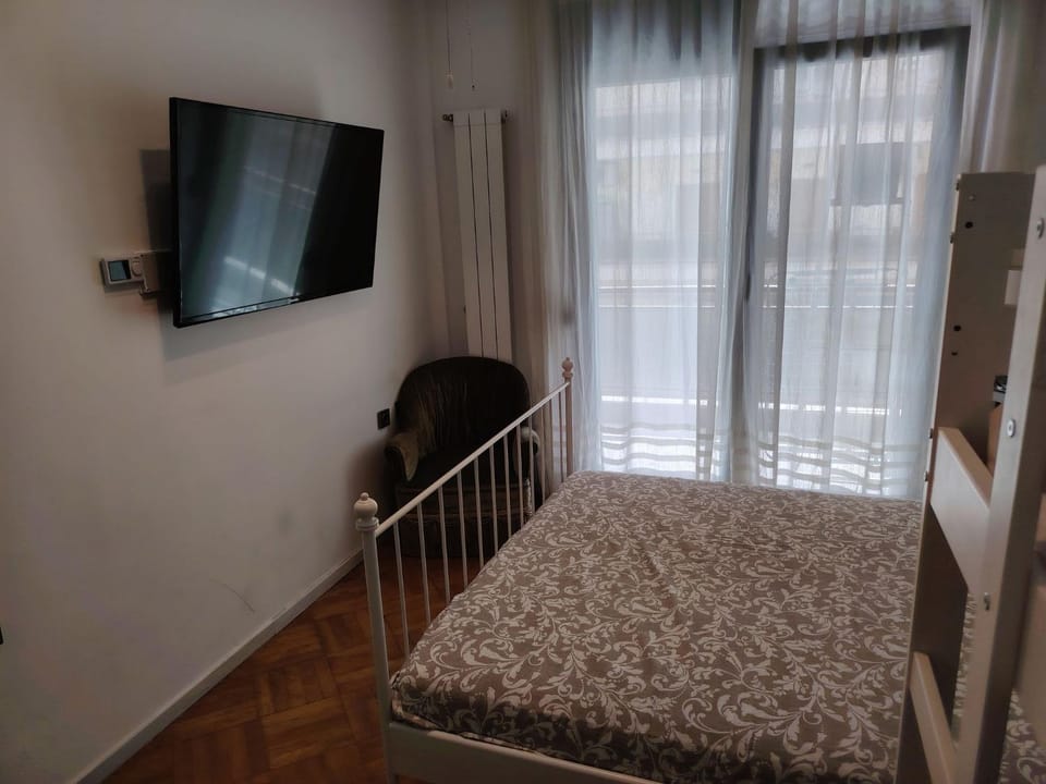 Communal lounge/ TV room, Bed, TV and multimedia, Living room, Bedroom