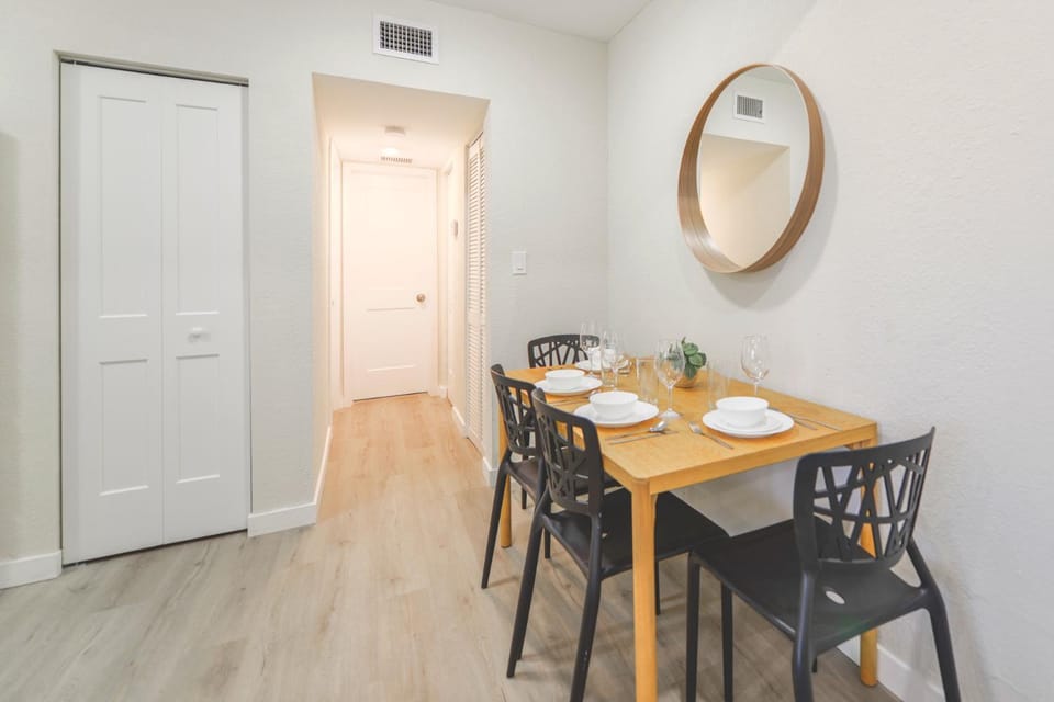 Seating area, Dining area