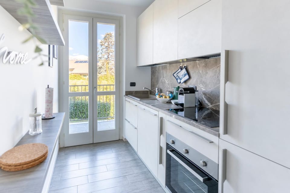 Coffee/tea facilities, Kitchen or kitchenette, dishwasher, oven