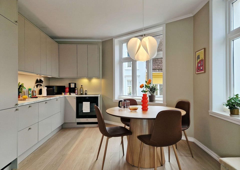 Modern 3 Bedroom 2 King Beds Near Bryggen House in Bergen