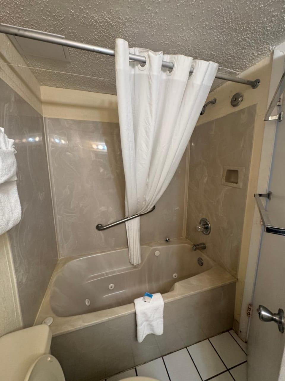 Enjoy & Relax Ocean front King apartment with bunks Hotel in Myrtle Beach