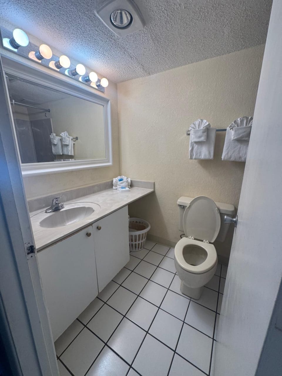 Enjoy & Relax Ocean front King apartment with bunks Hotel in Myrtle Beach