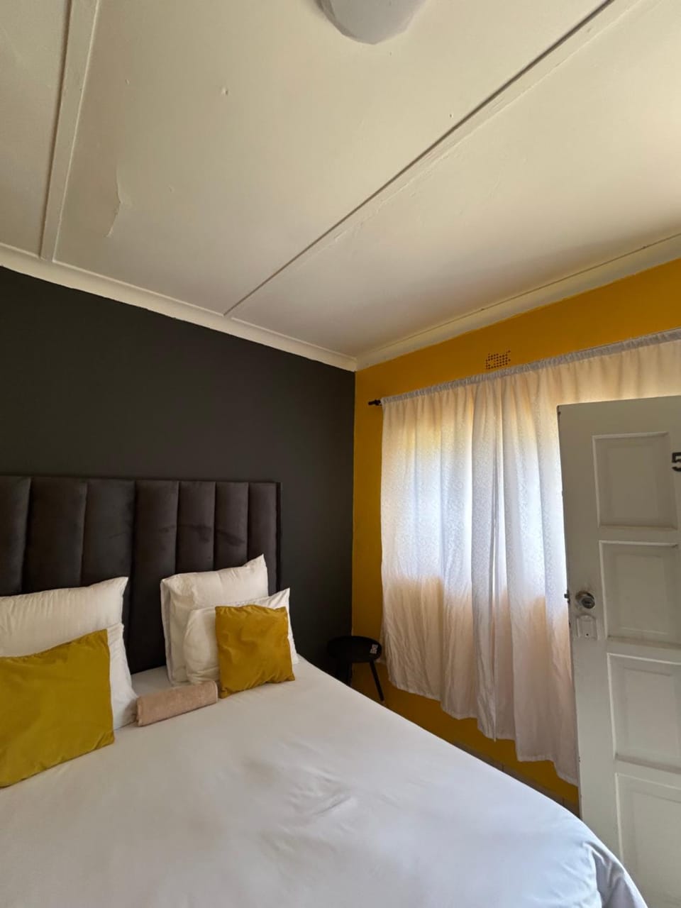 Homely Home Guesthouse Bed and Breakfast in Roodepoort