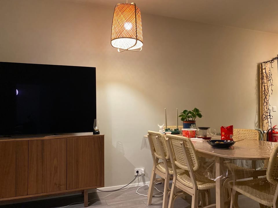 Communal lounge/ TV room, TV and multimedia, Dining area, Evening entertainment