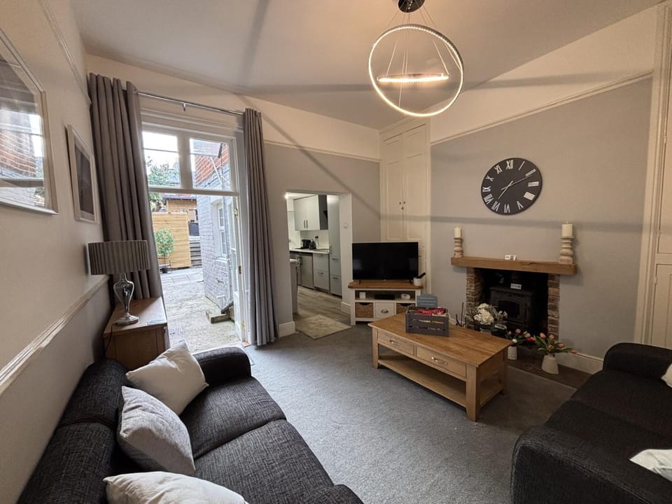 Sleeps 7 Beaches, restaurants, buses, nearby! House in Ryde