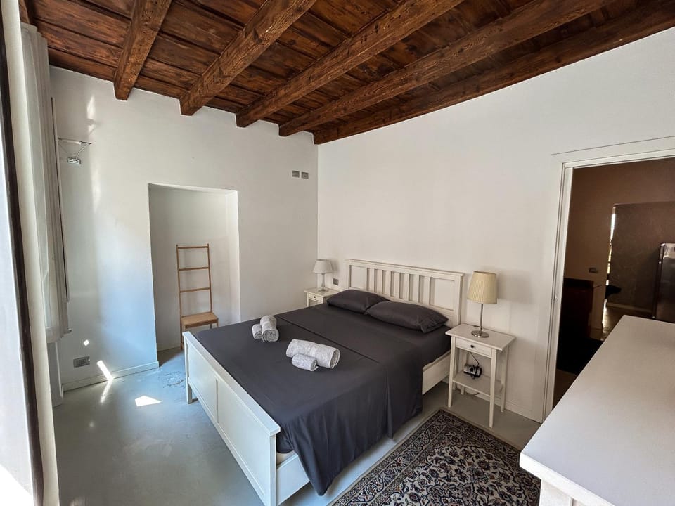 Bed, Photo of the whole room, Bedroom, towels