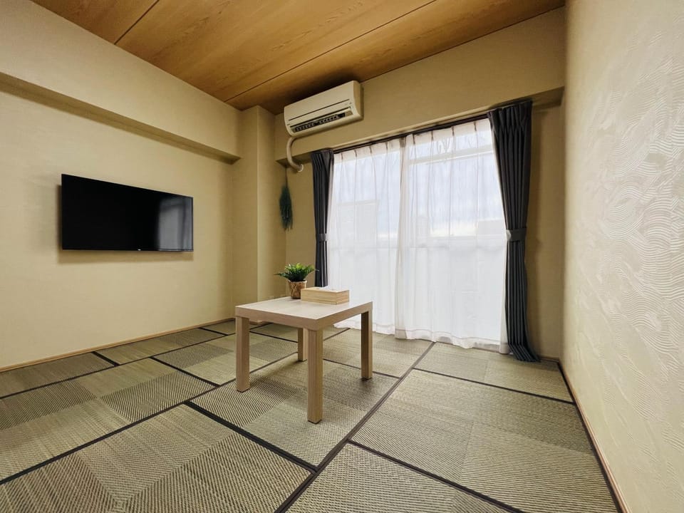 新宿jr山手线新大久保站300米繁华街区临近韩国街三室一厅和洋式2个厕所2个浴室 Apartment in Shinjuku