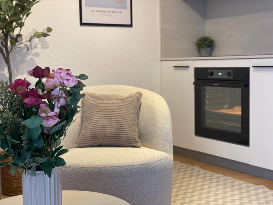 Kitchen or kitchenette, Seating area