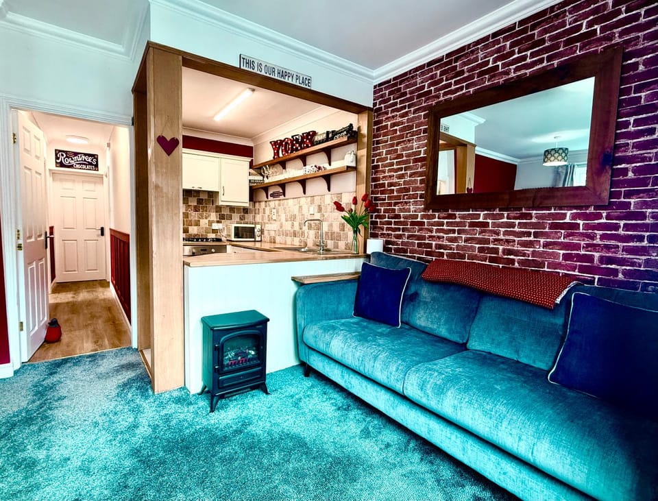 Kitchen or kitchenette, Living room, Seating area