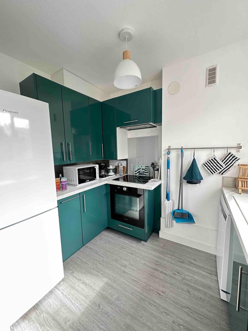 Kitchen or kitchenette, dishwasher, microwave, oven