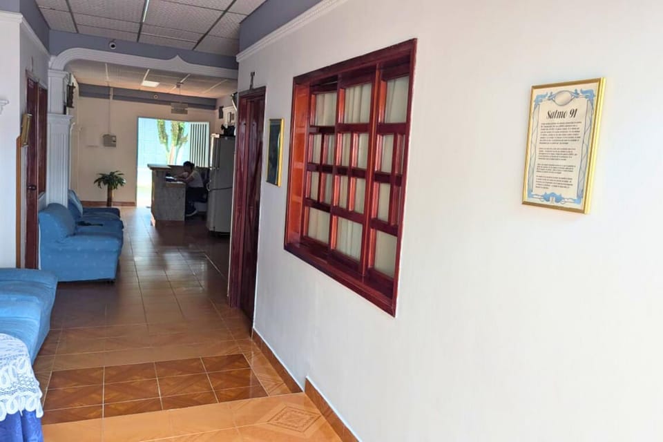Communal lounge/ TV room