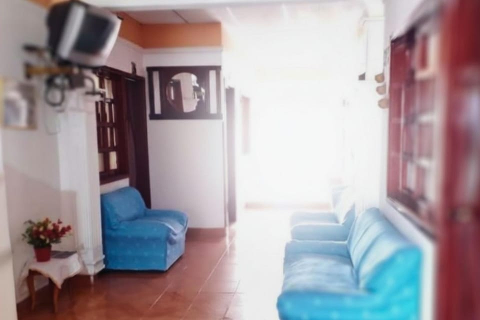 Communal lounge/ TV room