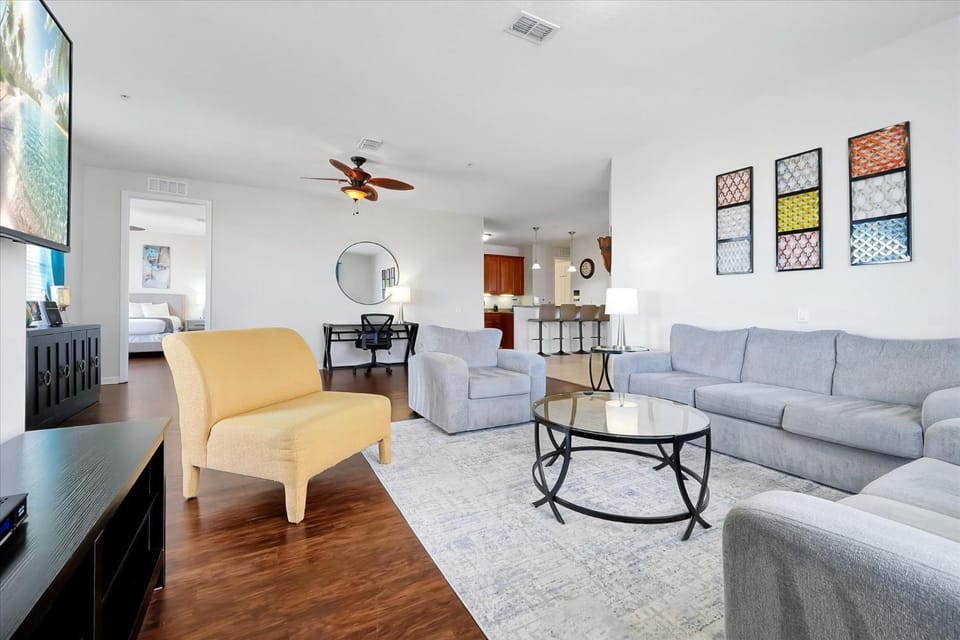 TV and multimedia, Living room, Seating area, Dining area, furniture, air conditioner