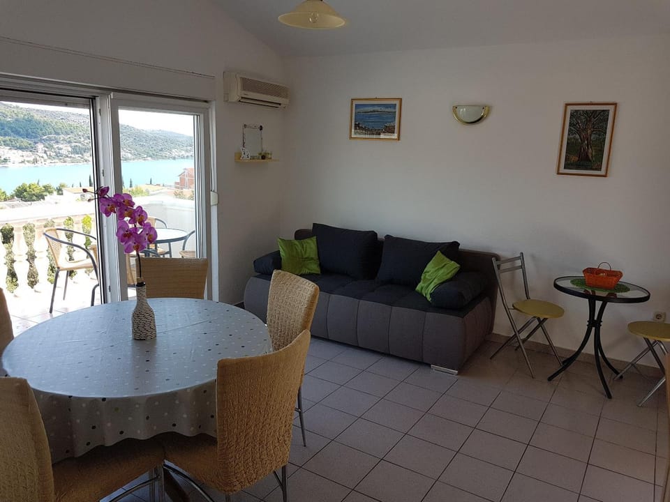 View (from property/room), Living room, Seating area, Dining area, Sea view
