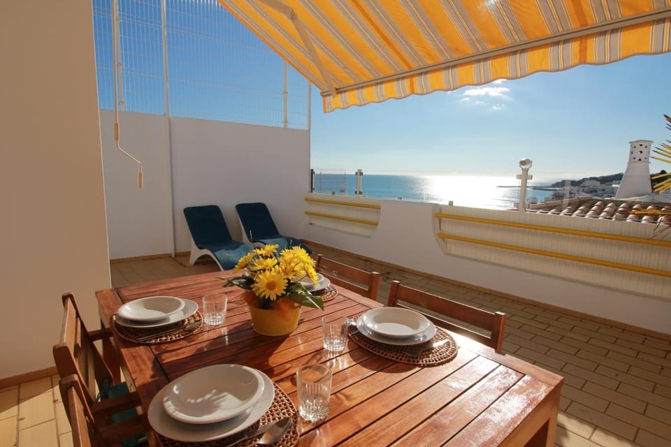 View (from property/room), Balcony/Terrace, Dining area