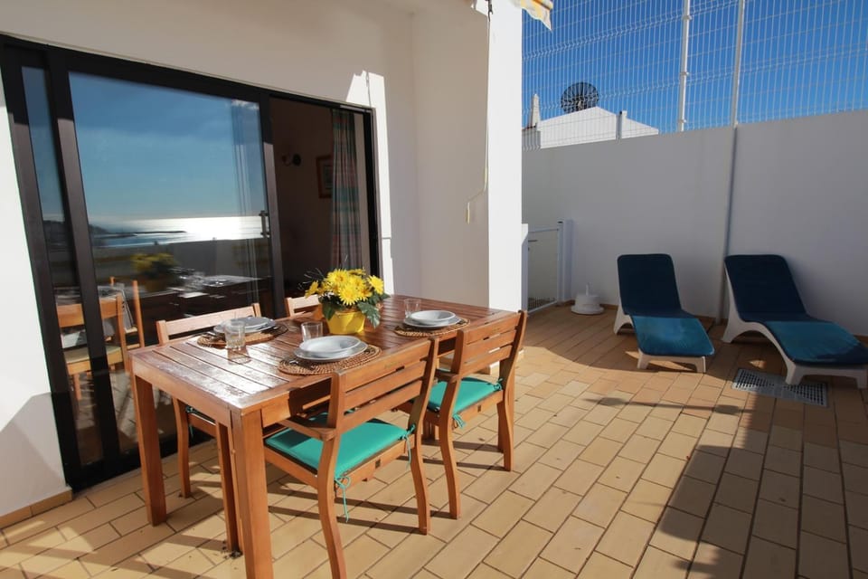 Patio, Day, Balcony/Terrace, Dining area, sunbed