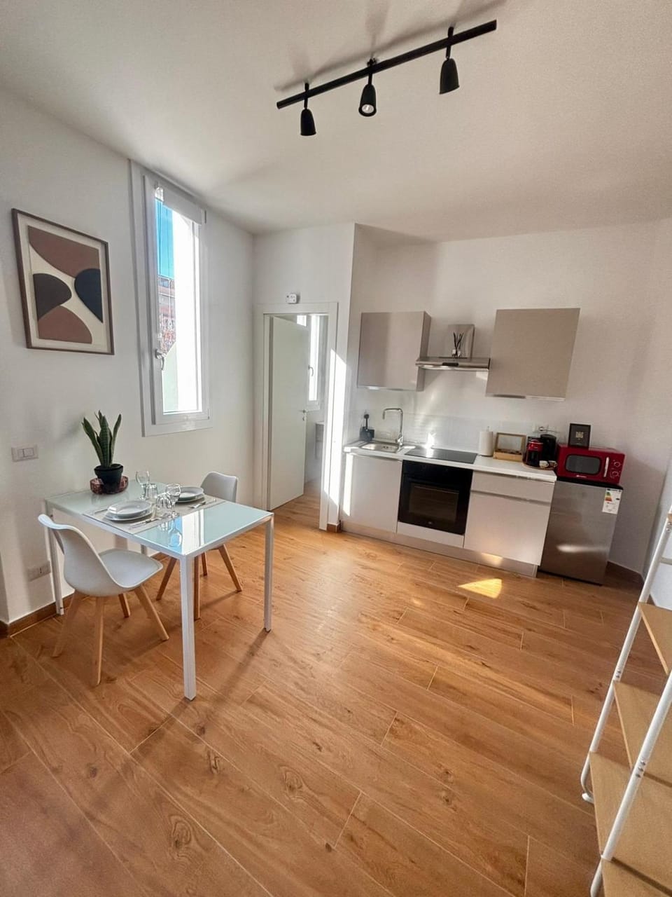 Dining area, kitchen