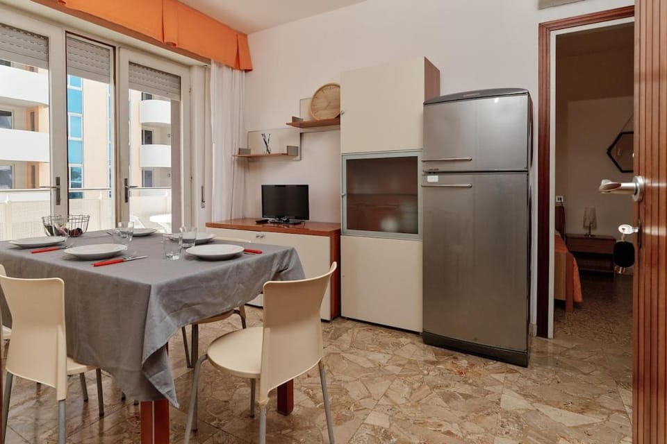 Kitchen or kitchenette, Dining area, pet friendly, stove
