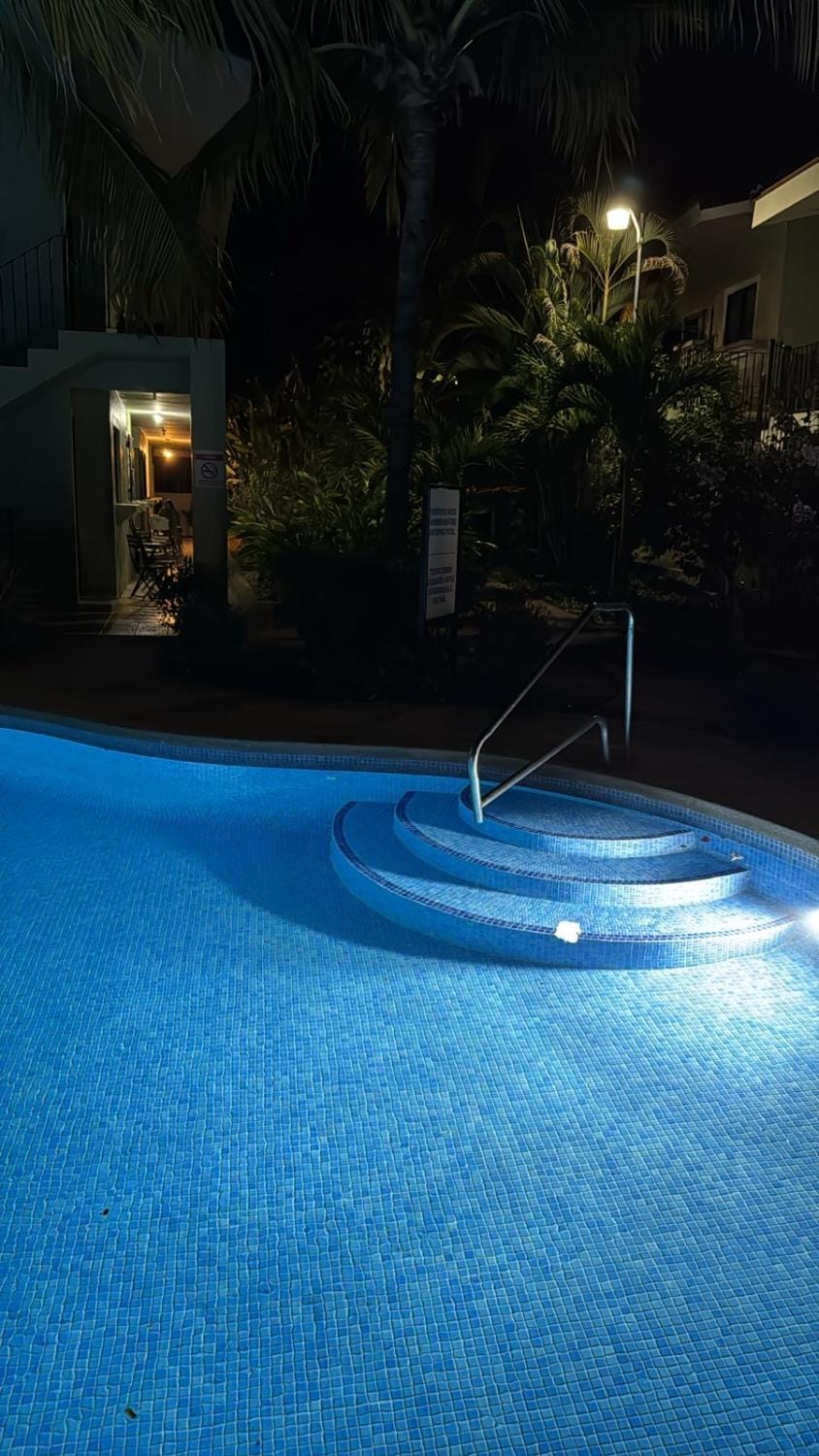 Night, Swimming pool