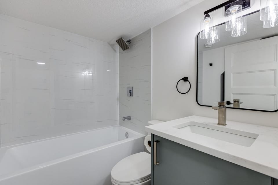 Home Away 2 bedroom apartment bsmt Apartment in Calgary