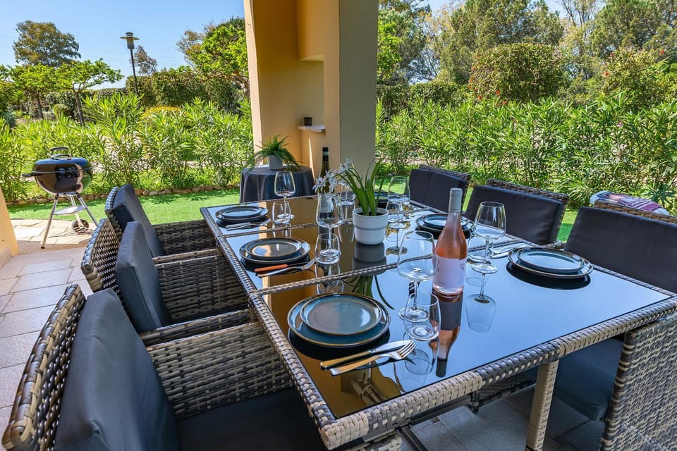 Patio, BBQ facilities, Garden, Photo of the whole room, Seating area, Dining area, Garden view, Lunch