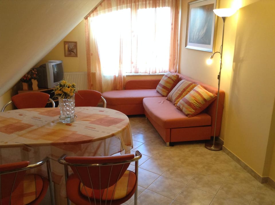 Babati Apartmanház Apartment in Hungary