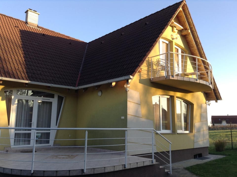 Babati Apartmanház Apartment in Hungary