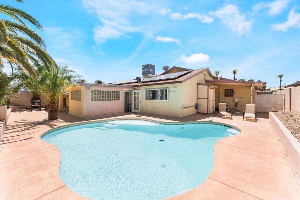 NEW 5BR Home Pool BBQ 8 min to Strip House in Spring Valley
