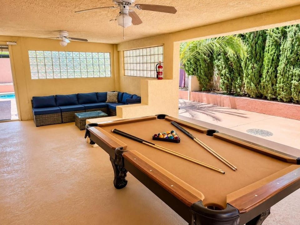 NEW 5BR Home Pool BBQ 8 min to Strip House in Spring Valley