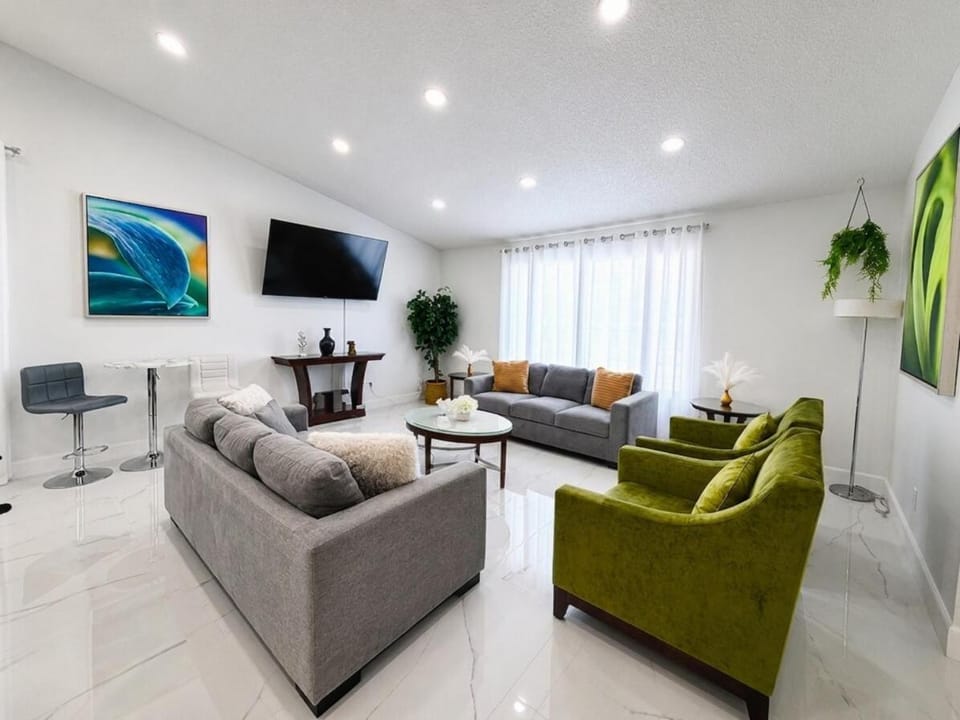 NEW 5BR Home Pool BBQ 8 min to Strip House in Spring Valley